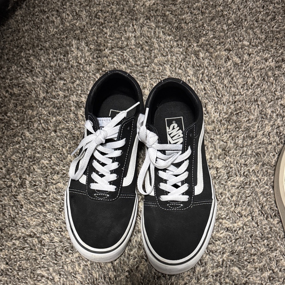 Vans Old Skool Black and White Shoes Women’s 8.5/Men’s 7